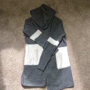 Knit hooded sweater | size small